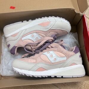 Brand new in Box Saucony 6000 size 6